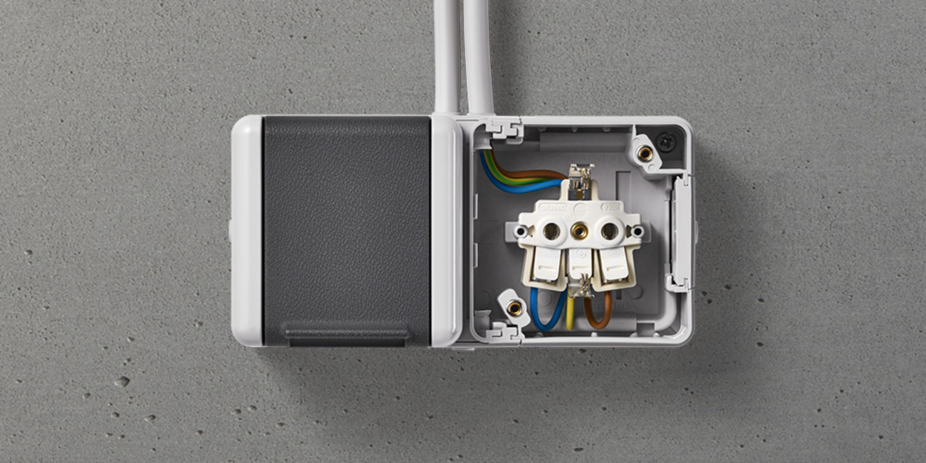 Doppelsteckdose mit Trennsteg bei Elektro Schäfer GmbH & Co.KG in Würzburg